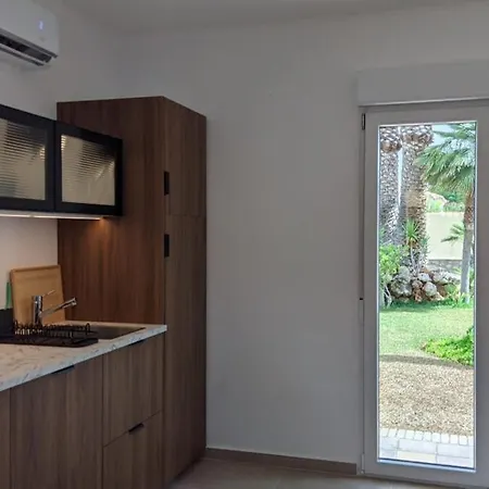 Chalet 2-person Studio, Private Splash Pool, 5 Min *